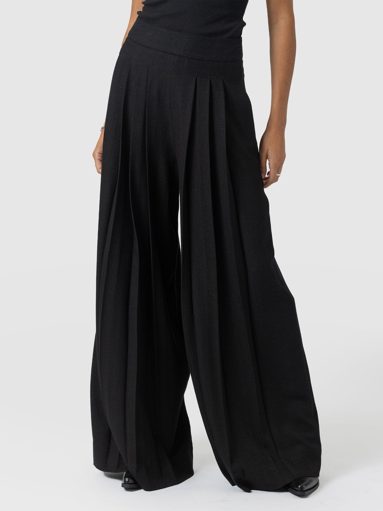 Oriya Pleated Wide Leg Pant - Black - Women's Trousers | Saint + Sofia® USA